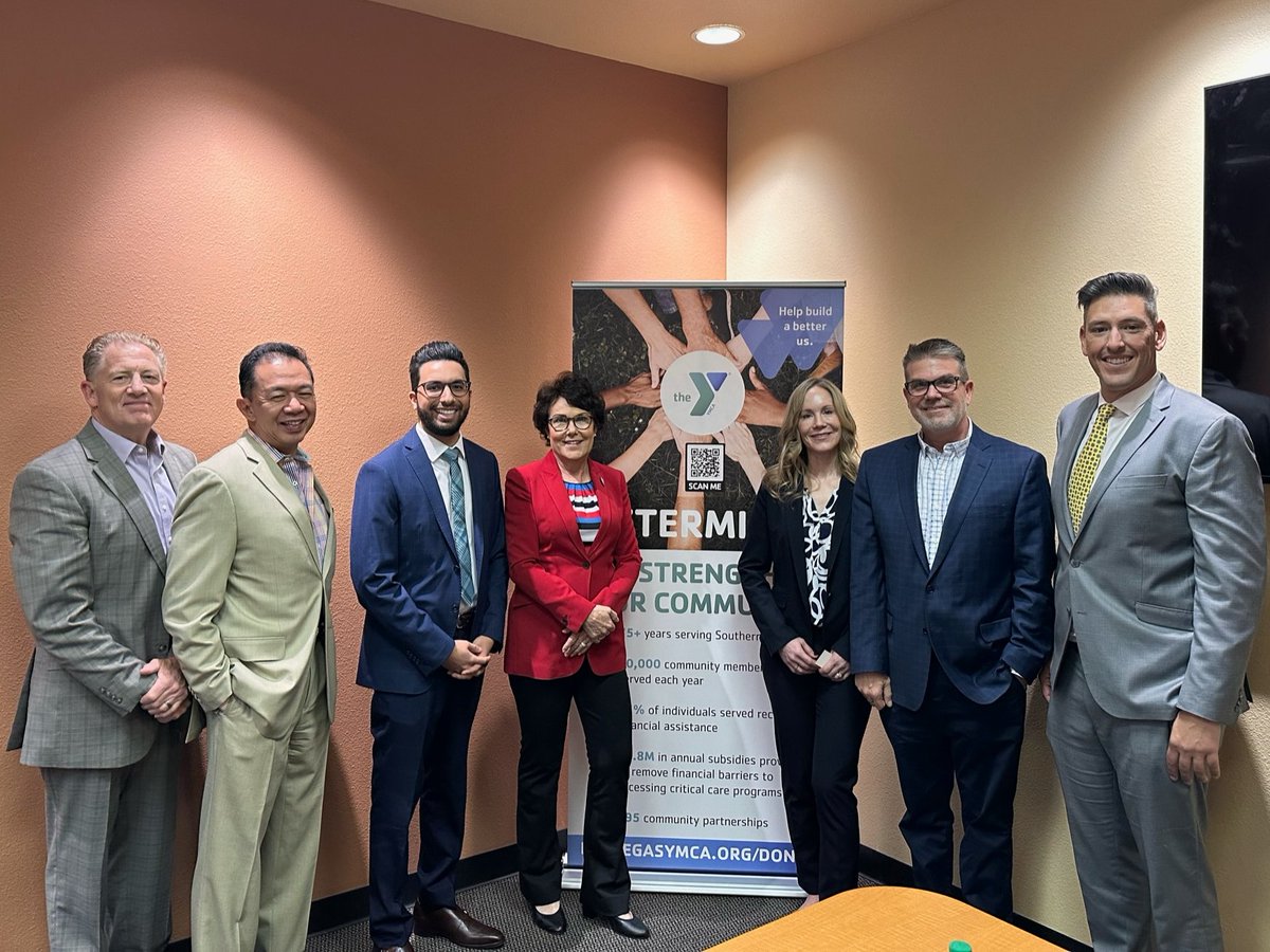 SenJackyRosen's tweet photo. Medicare Advantage is a lifeline for hundreds of thousands of Nevada seniors.

Today, I sat down with providers and beneficiaries to discuss what Medicare Advantage means to them. https://t.co/O4hgQoYCm4
