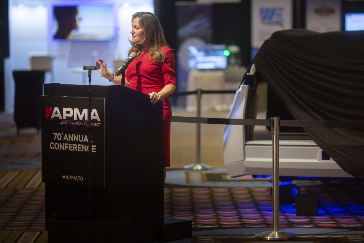 DaxMelmer's tweet photo. The Deputy PM was in #YQG today attending the #APMA70 @CaesarsWindsor
Freeland tells auto industry it has a generational opportunity https://t.co/cNCGmFrqkh https://t.co/LHL9or3smj