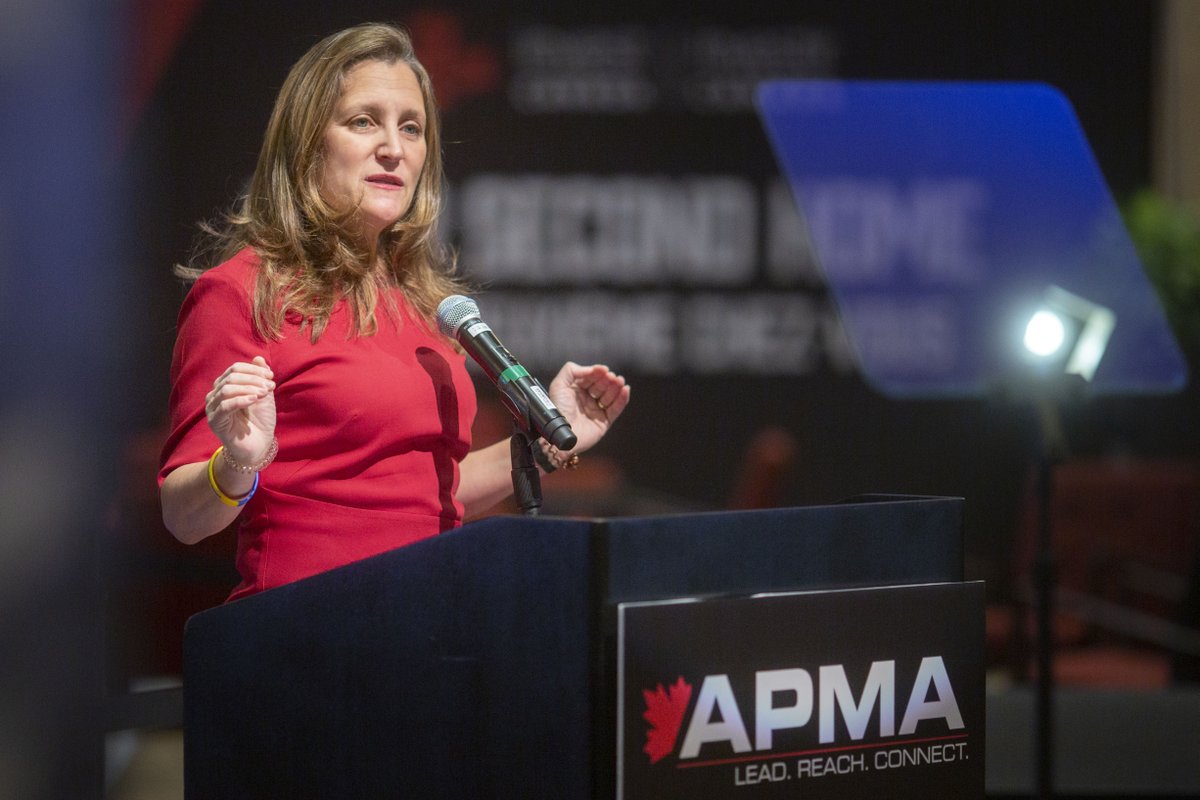 DaxMelmer's tweet photo. The Deputy PM was in #YQG today attending the #APMA70 @CaesarsWindsor
Freeland tells auto industry it has a generational opportunity https://t.co/cNCGmFrqkh https://t.co/LHL9or3smj