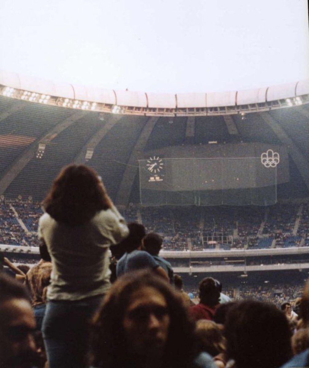 Courez la chance de gagner une paire de billets pour l'Exposition Pink Floyd: Their Mortal Remains! 🎟 Avez-vous une histoire incroyable vécue lors de leurs concerts à Montréal? Partagez-la avec nous ici: pinkfloydexhibition.com/pink-floyd-in-…
#TheirMortalRemains #PinkFloydMontreal #PinkFloyd