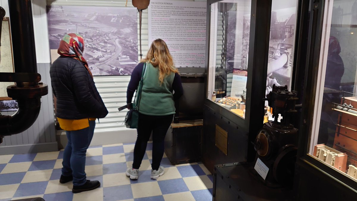 stugilfillan's tweet image. Fun afternoon of cohort building with the @GeosciencesEd @EdinGeoenergy MSc at the @ShaleMuseum this afternoon

We learnt about the history of oil extraction in Scotland, with the rare breeds farm @AlmondValleyHC being an added bonus!