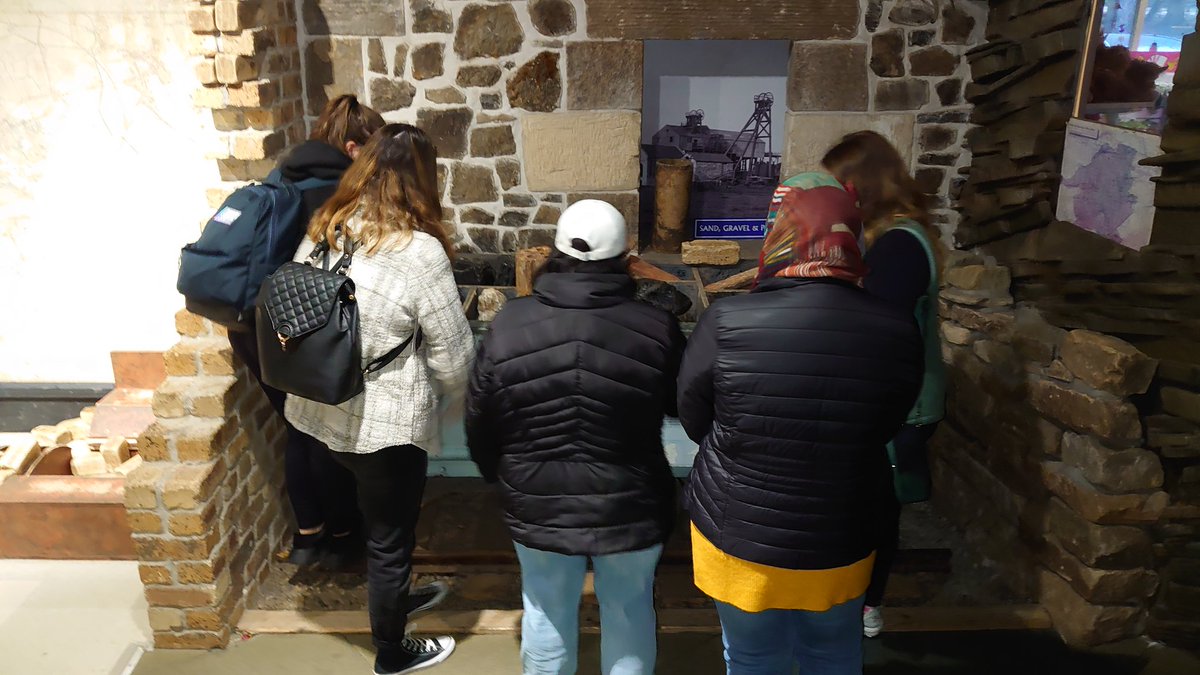 stugilfillan's tweet image. Fun afternoon of cohort building with the @GeosciencesEd @EdinGeoenergy MSc at the @ShaleMuseum this afternoon

We learnt about the history of oil extraction in Scotland, with the rare breeds farm @AlmondValleyHC being an added bonus!