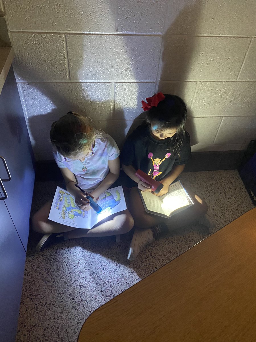 MeganTereshko's tweet photo. They “Beat the Teacher” and earned a class reward! 🔦📚Flashlight Reading📚🔦@RMESPrincipal @RedMill_AP @bozinale https://t.co/7U3JT9viPy