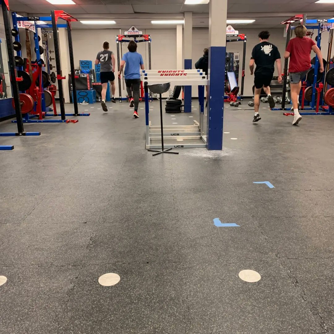 boys_holmes's tweet photo. Wednesday plyos, stretching and recovery day! Bball season is coming your way!! #werebettertogether #besttimeoftheyear https://t.co/b3tgJRnrmt