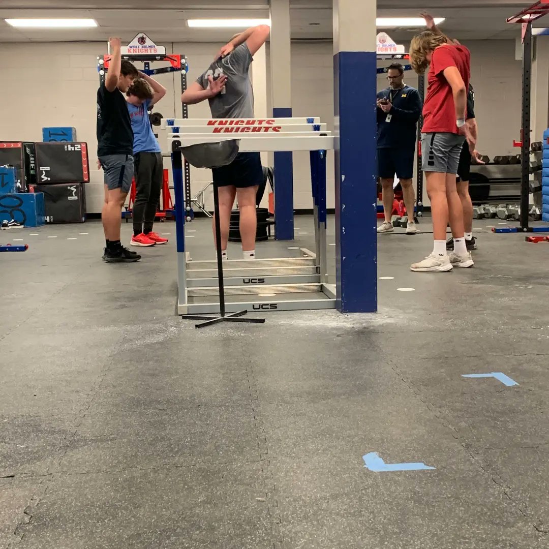 boys_holmes's tweet photo. Wednesday plyos, stretching and recovery day! Bball season is coming your way!! #werebettertogether #besttimeoftheyear https://t.co/b3tgJRnrmt