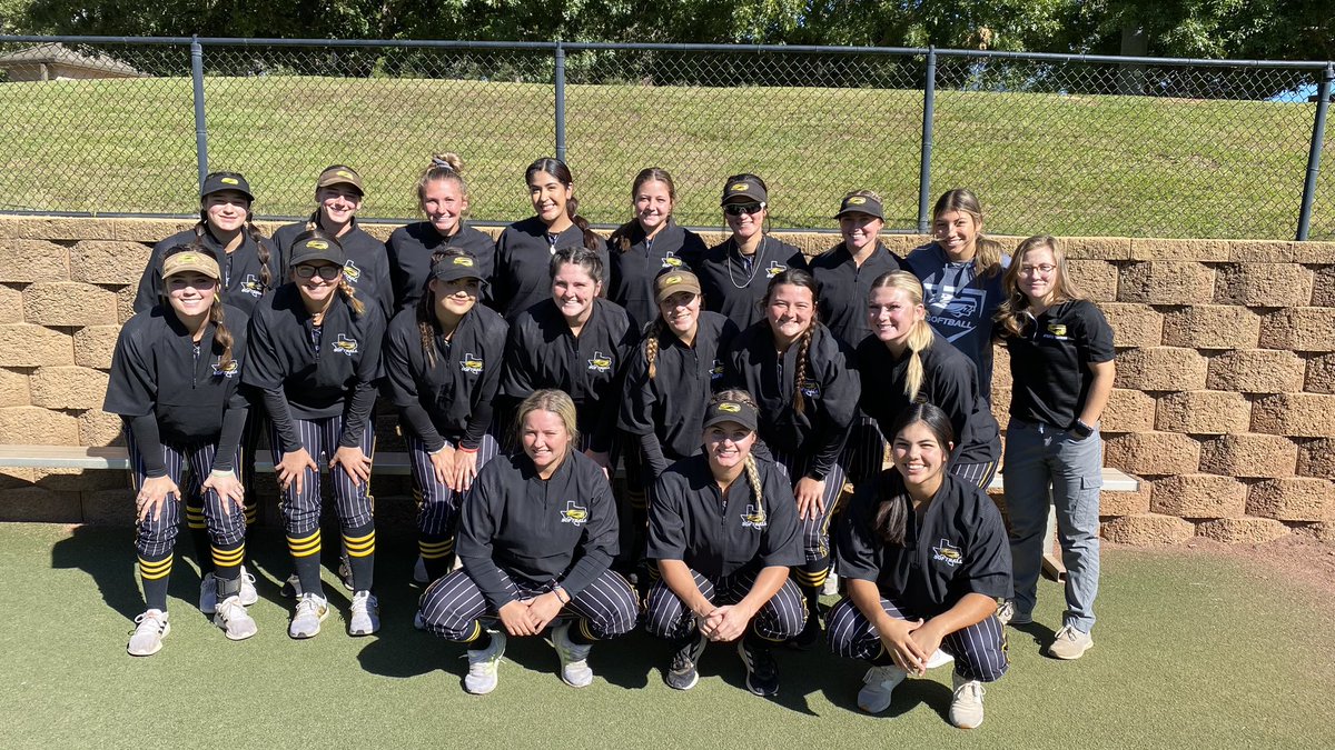 tjcapachesb's tweet photo. Today we wear purple to honor a coach, mentor and friend. Coach White impacted many lives including our Riley. 

#feathersup x #fightlikecoachwhite https://t.co/yMX1HUUXRz
