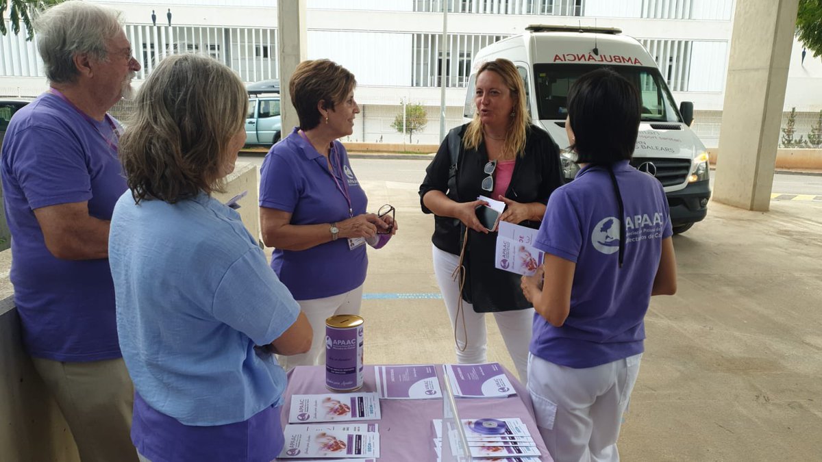 carmenboned's tweet photo. 💜 Avui hem visitat la taula informativa de #APAAC @apaacasociacion a l’Hospital de Can Misses #DiaMundialDelCancerDeMama #Juntssommesforts Apren els 5 pasos per l’autoexploració de mamas https://t.co/843fp6RMf4 https://t.co/plhRVwGXFj