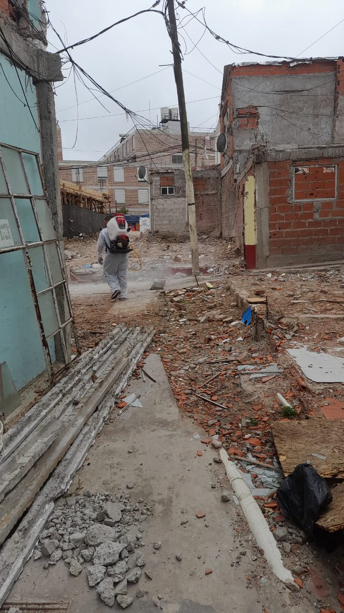 HectorN03153374's tweet photo. Hoy #EQUIPODGGIS con la cuadrilla de #Saneamiento en #BarrioRodrigoBueno y #BarrioInta se realizó Hidrolavado desinfeccion, Remoción de escombro, fumigación manual, fumigación movil
@mrgospedini
@Salas_Gabriel
@MariaMigliore
@gabimraida https://t.co/oXVU4dGG6T