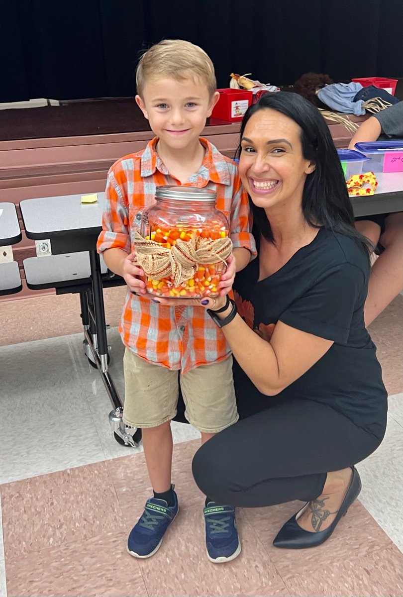 VMEPatriots's tweet photo. Tons of fun at Fall Fest last night! Thanks for joining us and special shout out to our fabulous PTO for organizing! @VMEPatriots @collierschools https://t.co/KuHn4zqvol