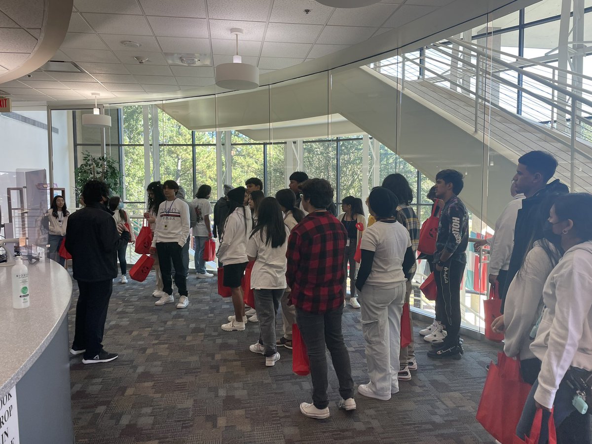 AP_K_Lu's tweet photo. Thank you @lonestarcollege North Harris for hosting us today! Our students learned about their post secondary options and financial aid 📚 @LaPromesa_AISD @AldineISD https://t.co/Pd1olpTvWt