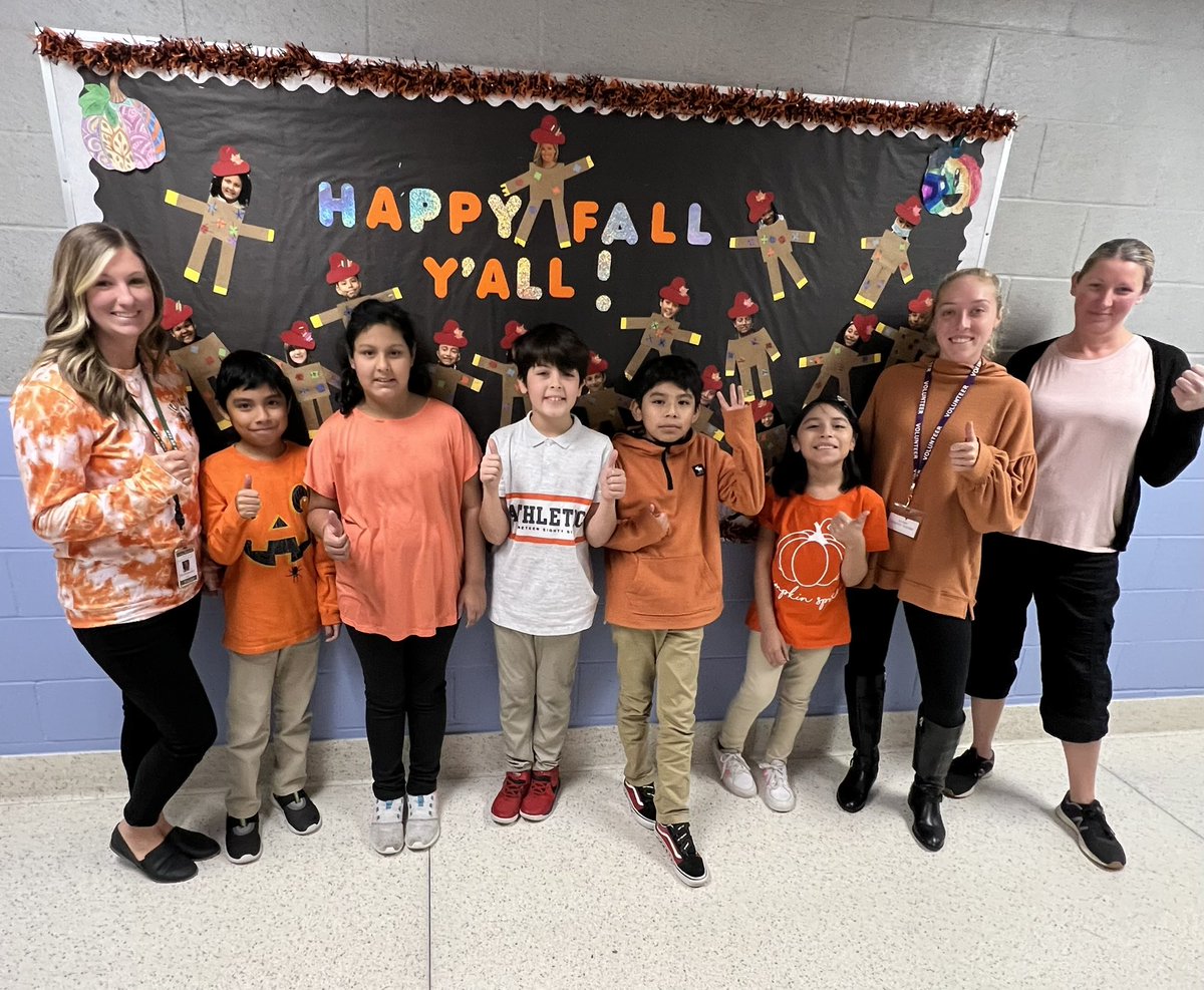 MsHochstaedter's tweet photo. Celebrating Unity Day today and showing off our orange!! #UnityEveryDay @AmerigoSchool https://t.co/lsyPENYyj0