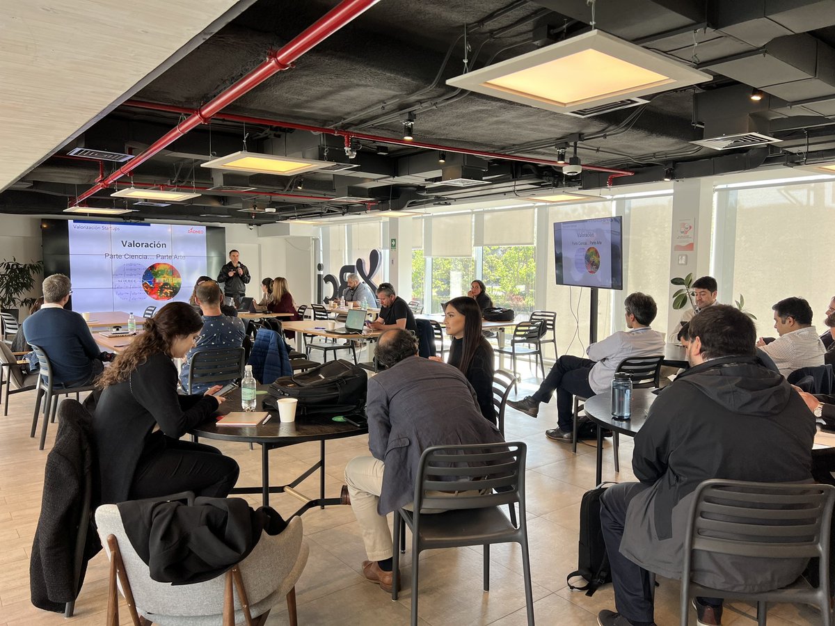 Casi finalizando la primera jornada del workshop “Do’s and dont’s del financiamiento de startups”. Ahora Sebastián Gilbert, Managing Partner de <a href="/Dadneo/">Dadneo</a>, presenta sobre negociación y valorización de startups