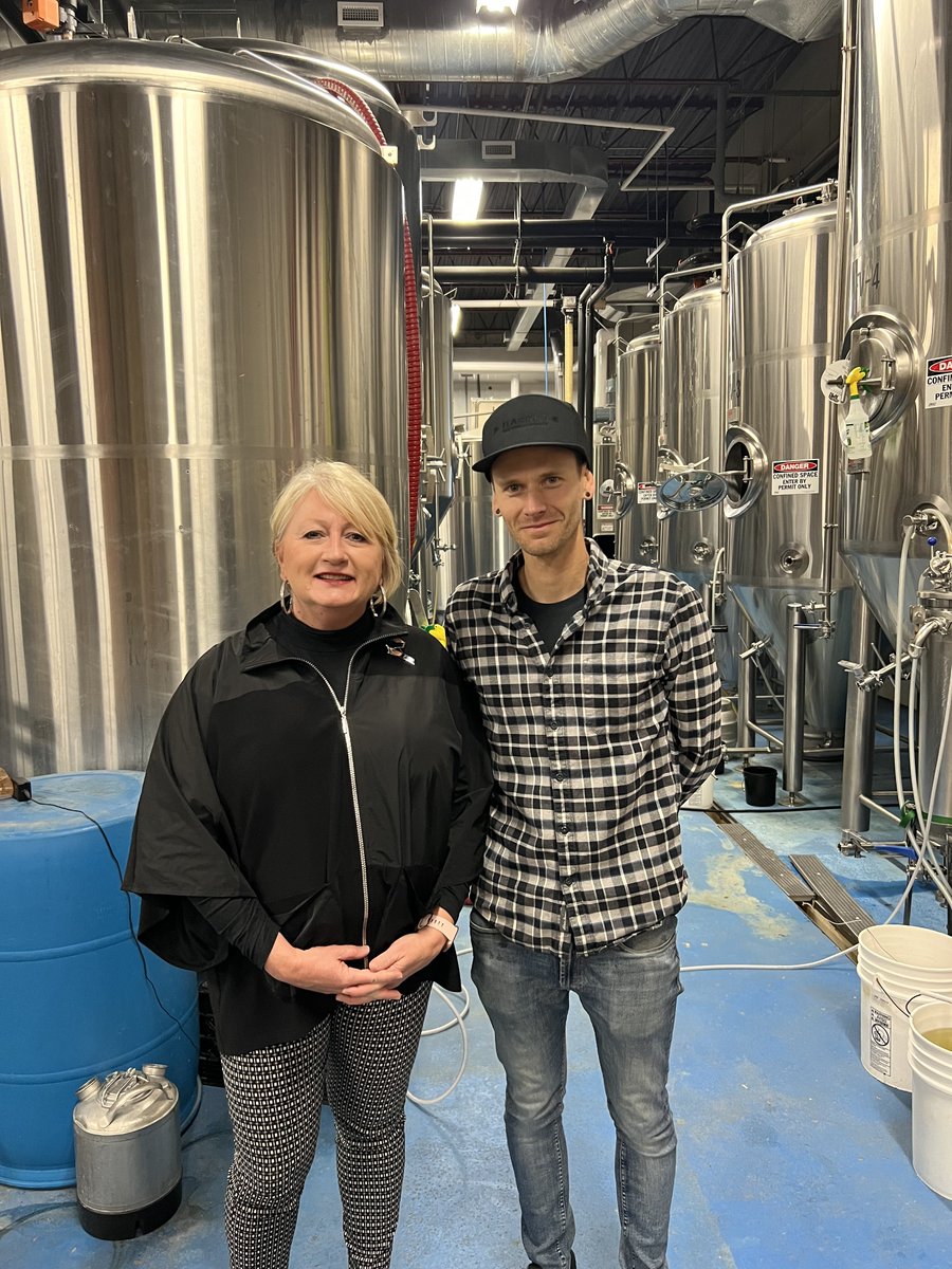 MurphyGallagher's tweet photo. Happy #SmallBusinessWeek. Meet @MarketBrewing in #newmarket who demonstrates true #amibition, #resilience, #entrepreneurialspirit. Small businesses are the backbone of our communities. #shoplocal https://t.co/D2hwhFYkdJ