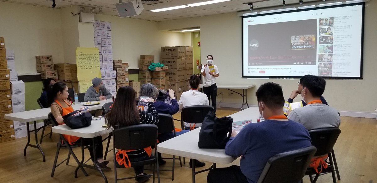 YWCAQueens's tweet photo. On Saturday one of our sponsors, New Bank joined our Love Sharing Box event, volunteered, & gave a generous donation!
Thank you so much New Bank 🧡
#lovesharing #volunteer #HAH https://t.co/kBPM5CyKRo