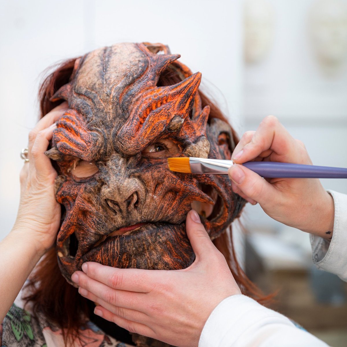 WetaWorkshop's tweet image. We've collaborated with @BATS_Theatre on a spooky 👻 raffle to raise funds for our local arts community in Wellington, NZ. 🎃 Richard Taylor will transform winners with a ghostly makeover and their pictures will haunt the theatre: bit.ly/3Ms2rs9