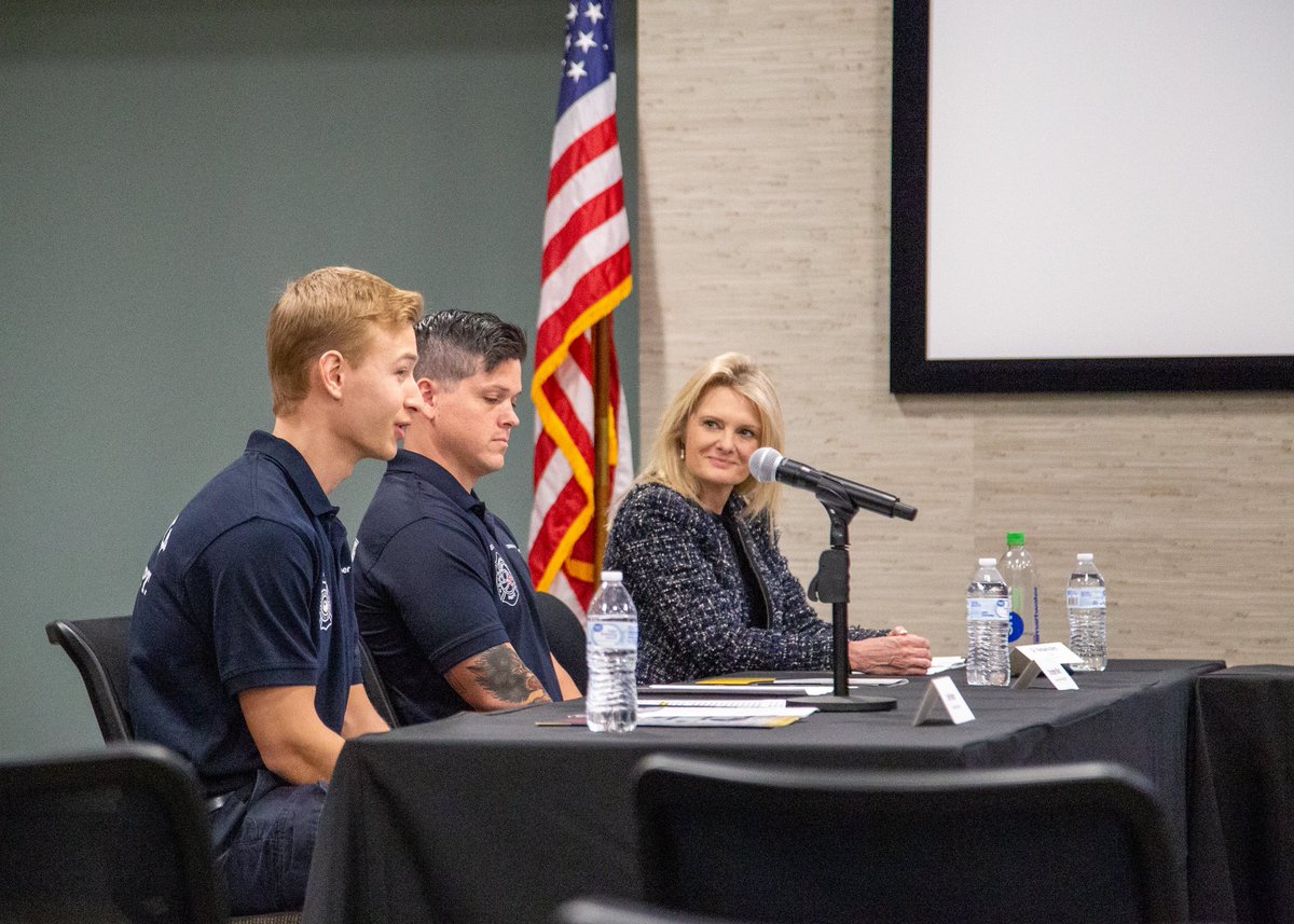 pcprez103's tweet photo. Phoenix College hosted Senator Kyrsten Sinema for a round table discussion regarding first responders, mental health and programmatic supports offered through Phoenix College and our sister MCCD colleges.  I am proud to work along so many brilliant presidents, faculty and staff. https://t.co/4h8gu8A96k