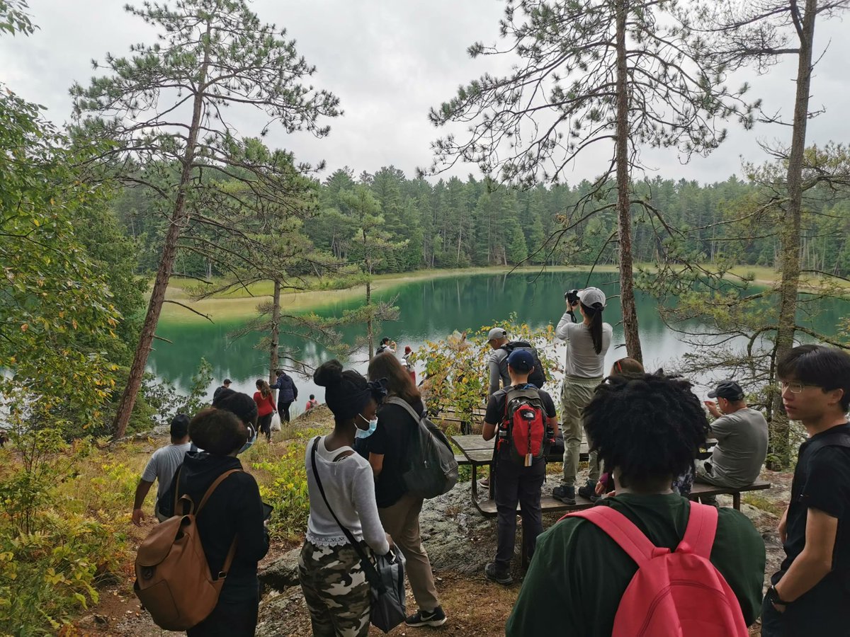 “Many racialized youth face barriers to accessing nature, but bridging this gap can improve their physical and mental health and also help bring more BIPOC into Canada’s very white environmental sector.” Read more on @FutureOfGood’s article: buff.ly/3fORapp