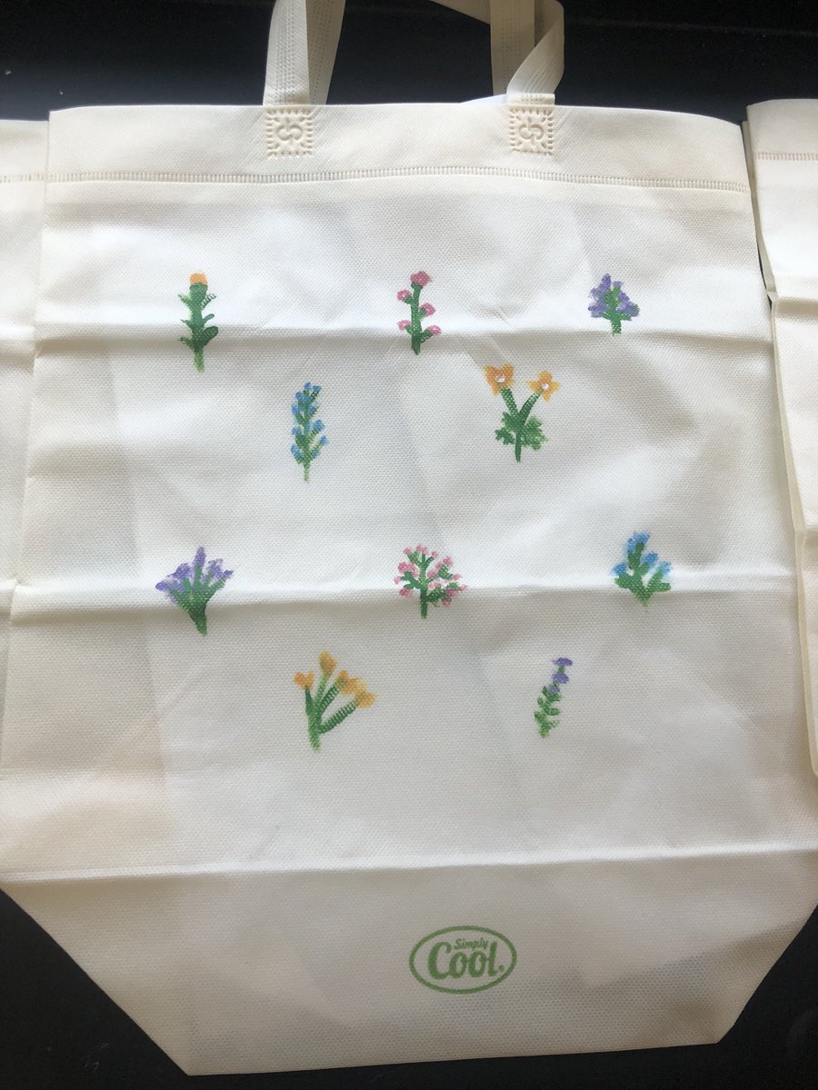 FromkinRHS's tweet photo. The RHS Environmental Club painted reusable tote bags today! @RSDSciTechEd @RamseyHSNJ https://t.co/CUtFMVnwYL
