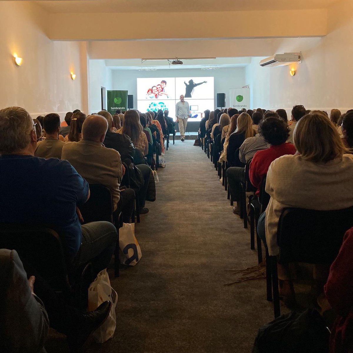 UDE_Oficial's tweet photo. El docente de #UDE Eduardo Ríos estuvo presente en Paysandú en la charla de #SembrandoUY para emprendedores. ¡Gracias a todos los que nos acompañaron! No se pierdan los próximos eventos del #ProgramaSembrando. #TuCarreraTuFuturo #SeguíAvanzando #UniversidadDeLaEmpresa https://t.co/EBTHHsGJXE