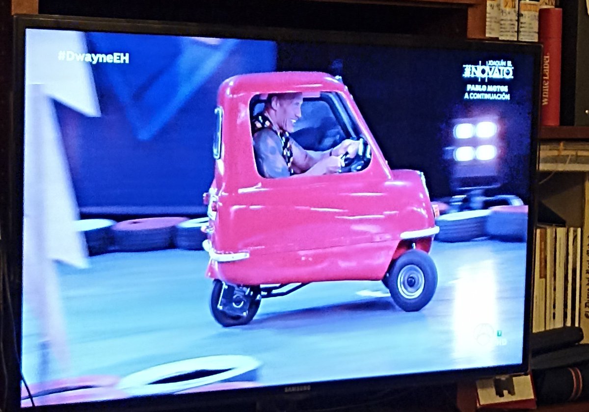 Ode_Larrad's tweet photo. #DwayneEH en el coche más pequeño del mundo 🌎 https://t.co/L3M4Ucm4Ve