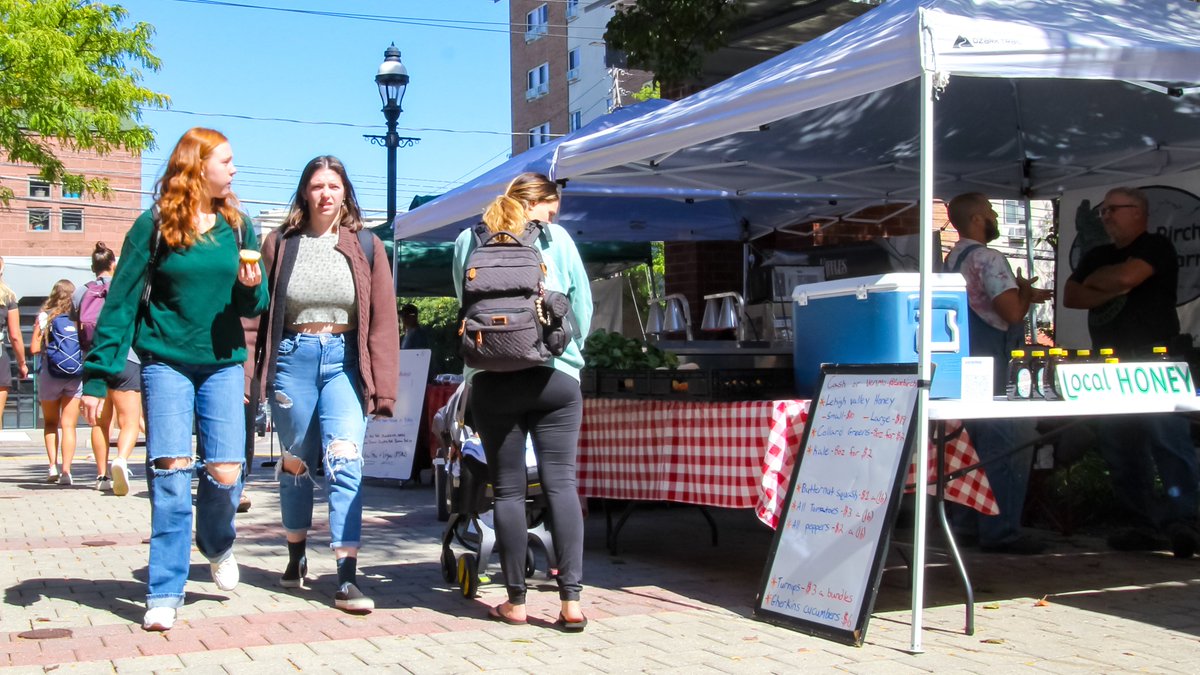 🍁 WE'RE BACK! After last week’s rainy, stormy weather, we’re looking forward to sharing a brisk, sunny day with you at the market. Join us at Farrington Square in Southside Bethlehem from 10 am - 2pm!
.
.
.
<a href="/GoLehighTransit/">LehighTransportation</a> <a href="/BFBLGLV/">Buy Fresh Buy Local Greater Lehigh Valley</a>