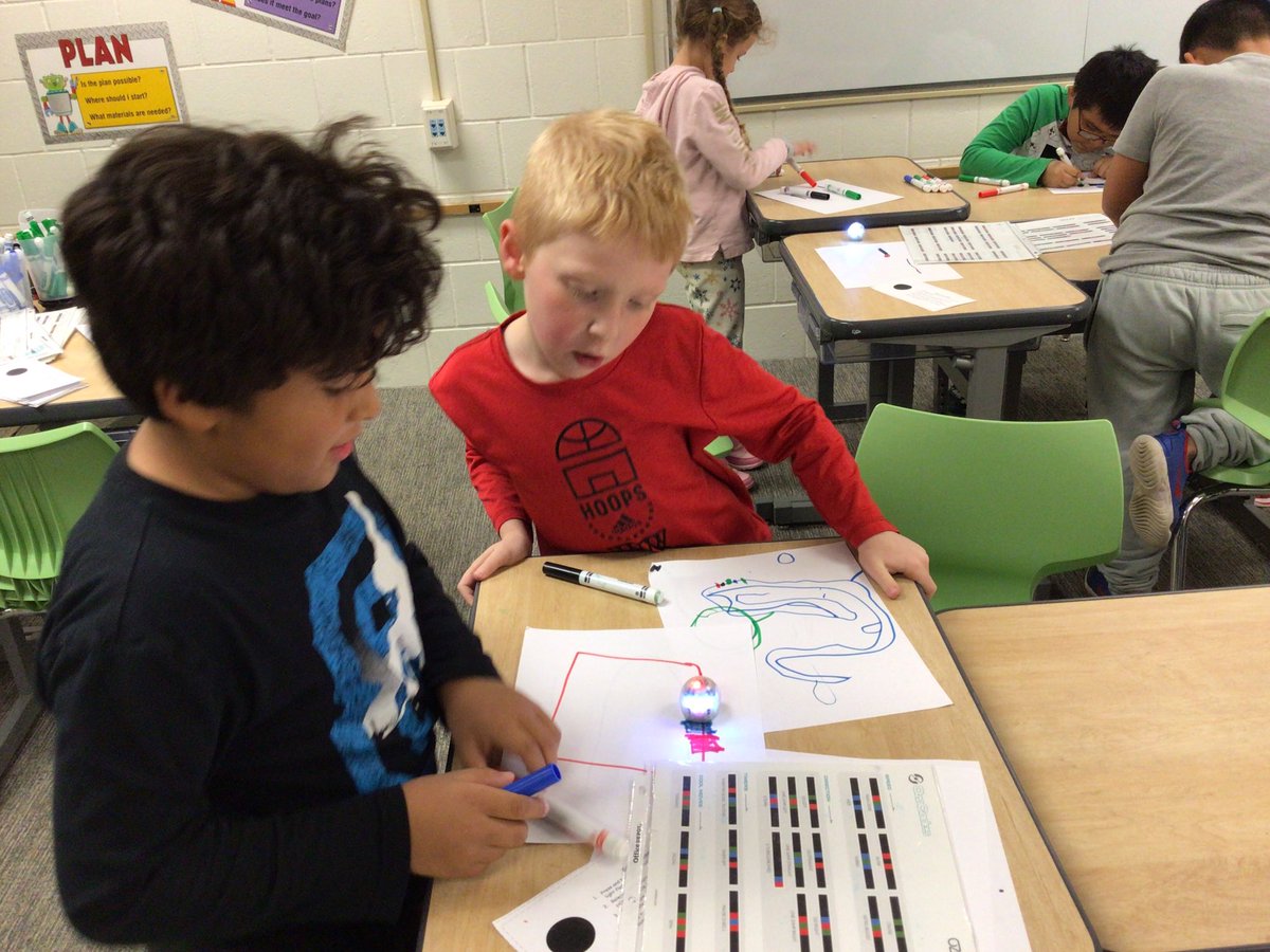 SchmidtTechie's tweet photo. 2nd graders spent this week learning and collaborating with #ozobots We love robotics @GreenleafGators! https://t.co/7v7rYTtuax