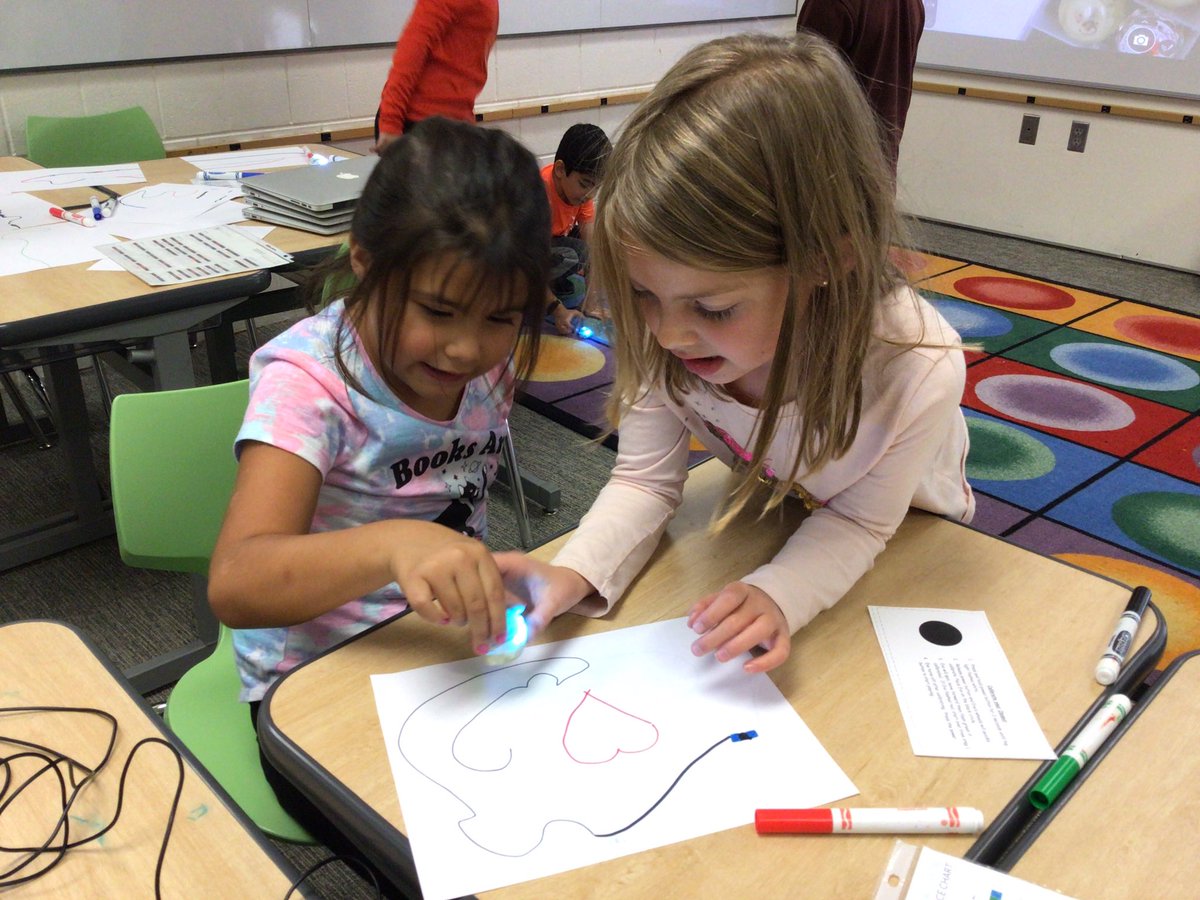 SchmidtTechie's tweet photo. 2nd graders spent this week learning and collaborating with #ozobots We love robotics @GreenleafGators! https://t.co/7v7rYTtuax
