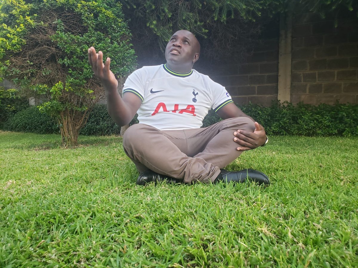SMukangai's tweet photo. MAN UNITED vs Tottenham EPL match. United killing Spurs. Live on SHOWMAX PRO.

Tazama pambano hili kwenye SHOWMAX.

If you are tuned RETWEET 

Download #ShowmaxApp and sign to Stream all games live with ShowmaxPro package today. 

#ShowmaxPro #Showmaxing @ShowmaxPro https://t.co/lWPU5Ojudw