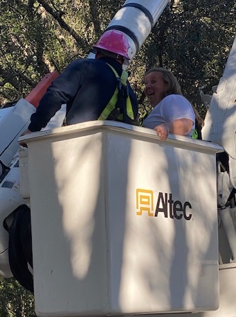 To celebrate Florida City Government Week, reps from the City of Alachua, including City Manager Mick DaRoza, visited Irby Elementary 2nd graders to talk about how city government works. They even took teacher Katherine Fosser for a ride in a city bucket truck!