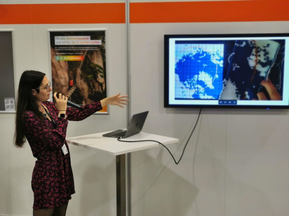 dgfk_net's tweet photo. Absolvent*innen des MSc Cartography-Programms hielten interessante Kurzvorträge am DGfK-Stand des #Verbändeparks auf der #INTERGEO22. u.a. @DanaeKontou https://t.co/KxwvpDSKv3