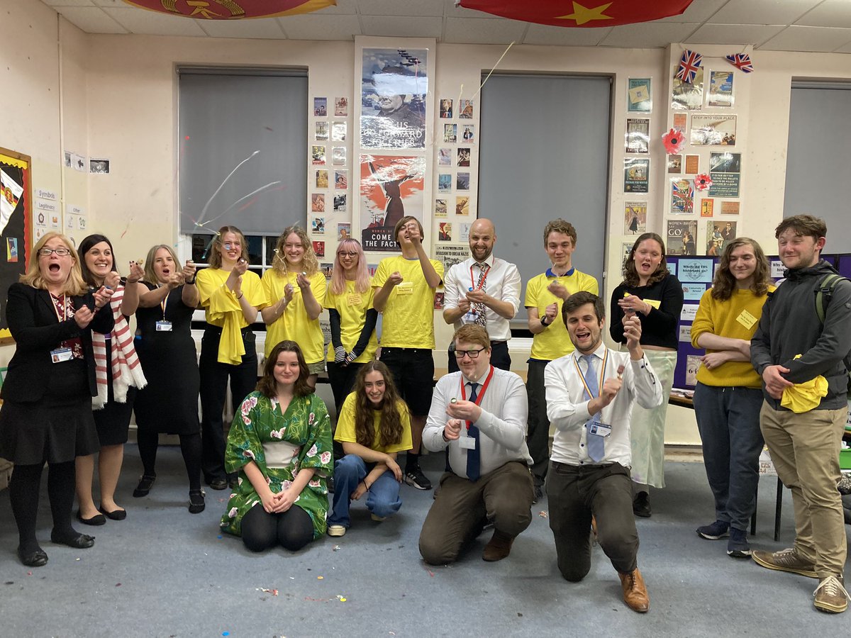 Open Evening 2022: Thank you to our wonderful team of student helpers. Literally could not have done it without you 🙌