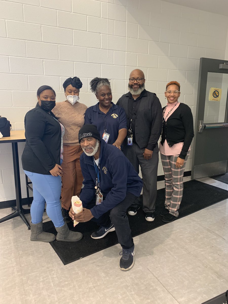 FisherMagnetUp's tweet photo. Fisher Upper and Fisher Lower, together at Heilmann Rec. Our Parent-Teacher Conferences are different.  #DPSCD #FisherUnity https://t.co/4QUrIAPUq5