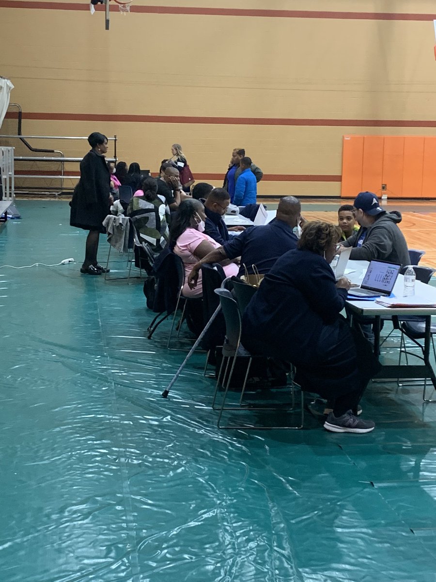 FisherMagnetUp's tweet photo. Fisher Upper and Fisher Lower, together at Heilmann Rec. Our Parent-Teacher Conferences are different.  #DPSCD #FisherUnity https://t.co/4QUrIAPUq5