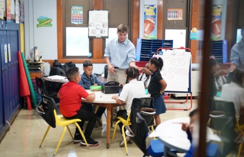 TNedu's tweet photo. #BestforAllDistrict @SCSK12Unified has made investments towards student achievement, including participation in the department's key initiatives: #TNALLCorps, #GrowYourOwn, #InnovativeSchoolModels,& #Reading360. https://t.co/FIWRCd0szy