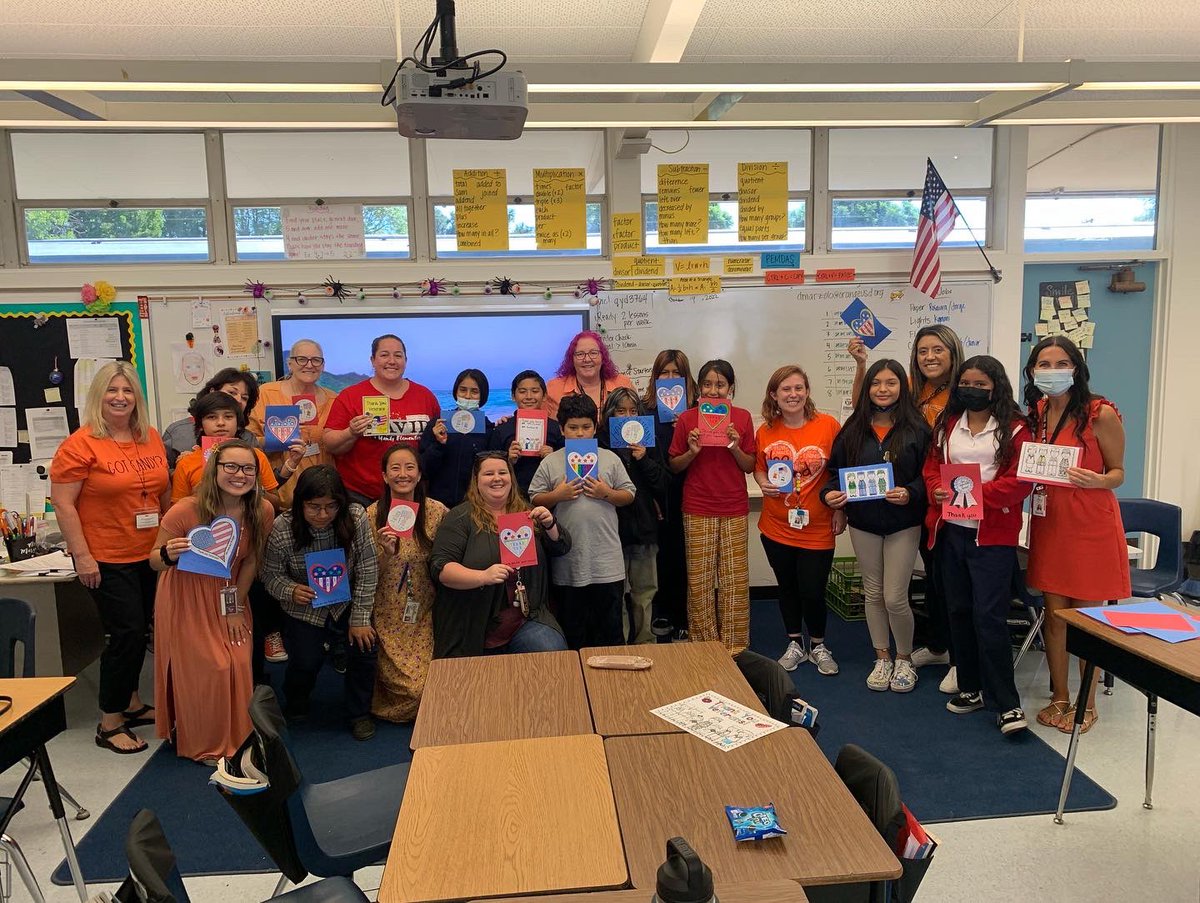 handyelementary's tweet photo. GRIP Mentors and Mentees had snacks, made Veteran’s Day cards, and enjoyed each other’s company today after school. What a lovely way to connect!♥️🖤🐝#OUSDEDGE #OCGRIP #genuinewellness #mentoringmatters https://t.co/8FEYH1yXMj