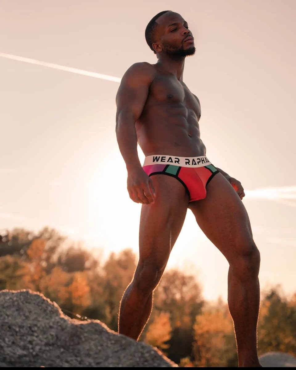 WearRaphael's tweet photo. #gorgeous _drewill_ic3 #talented 📸 chriswiener and WR4 #purple mix #briefs Perfect trio? 🔥

#wearraphael #mensunderwear #menswear #malemodel #blackmodel #sixpack #abs #muscle #fitguys #fitguy #hunk #fitnessmodel #menpants #blackmen #blackbeauty #shredded https://t.co/Xy2CcupzSI