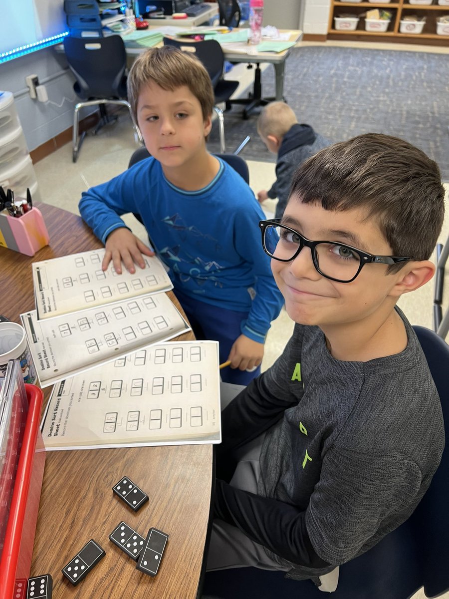 Buch2ndGrade's tweet photo. Using dominoes to find out if the sums of an even number + an odd number = an even or odd number?  🤔➕ #BuchananBears https://t.co/aYt3DvF36M