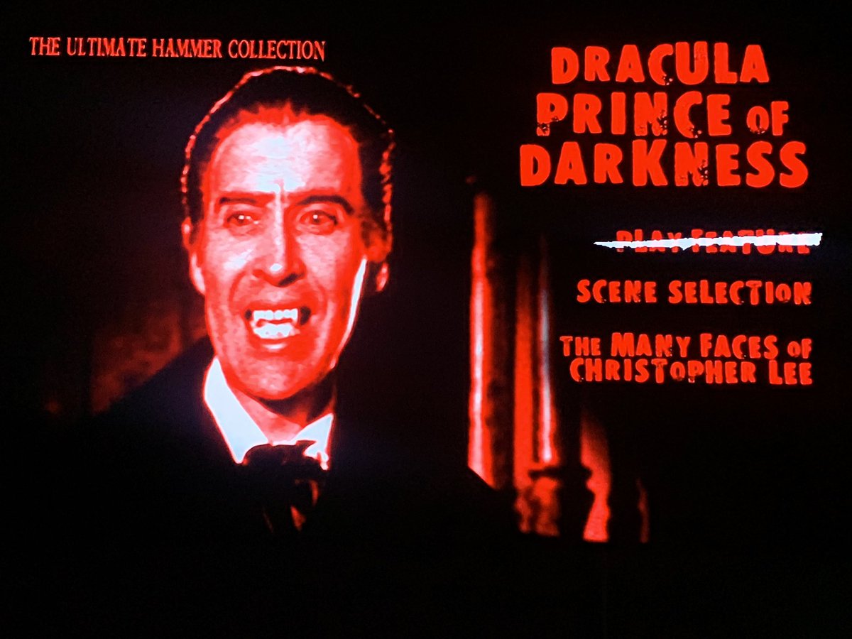 rgmorallon's tweet photo. Visionamos el 3 #Dracula de la #Hammer sin el bueno de Peter Cushing con personajes potentes con el escocés fraile dominico haciendo de Van Helsing. #Melrate 8/10 per yo prefiero la primera. https://t.co/Oq36COEH1E