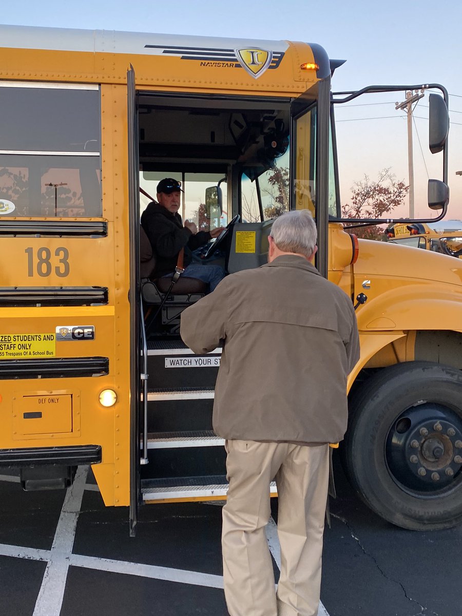ABuhr_WSMS's tweet photo. We loved starting our morning sharing some of our appreciation with our amazing bus drivers!! Thank you for ALL YOU DO! 🚌 🍩 ☕️ ♥️ @WSDSchoolBus @WSDinfo #WeAreWentzville https://t.co/lwiLzttRNj