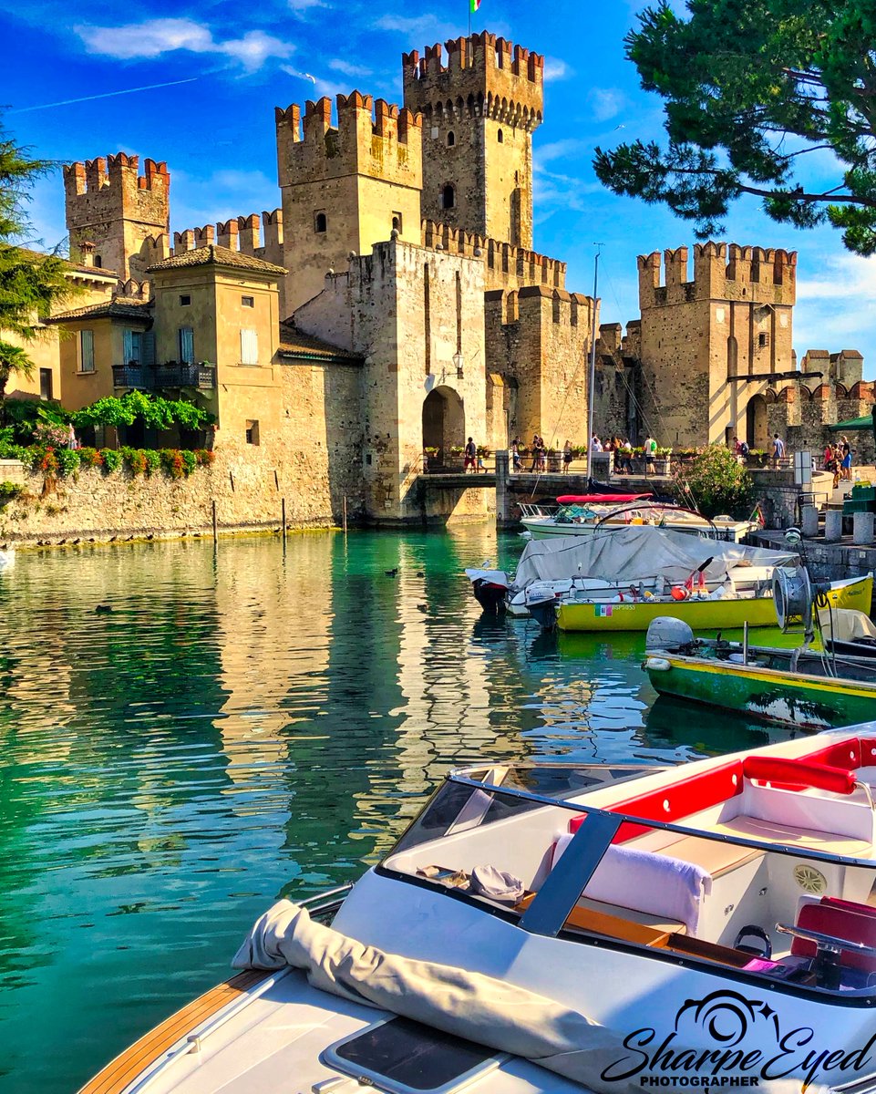 Sirmione Castle on Lake Garda #sirmione #LakeGarda #Italy #castles #PHOTOS #Photoctober2022 #photographer #SummerVibes #holidays