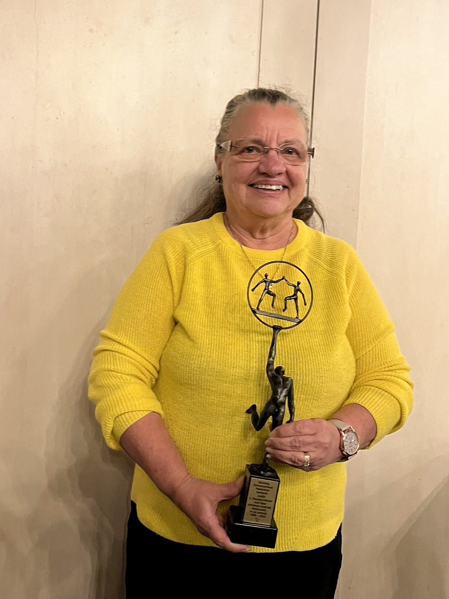 Vandaag nam het bestuur officieel afscheid van Judith Donata, zij was 35 jaar lang een van de drijvende krachten achter Zomercarnaval Rotterdam. Zijn bracht structuur aan, bewaakte de voortgang en zorgde voor continuïteit. Masha Danki Judith, je bent een topper.