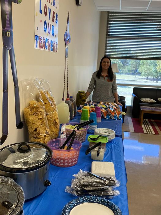 VBSDPointers's tweet photo. Thank you to all of our wonderful PTAs &amp; community partners for feeding our staff during Parent/Teacher Conferences! #PointerPride #PointerPTA #PointerPartners https://t.co/9kbFEXb7f4