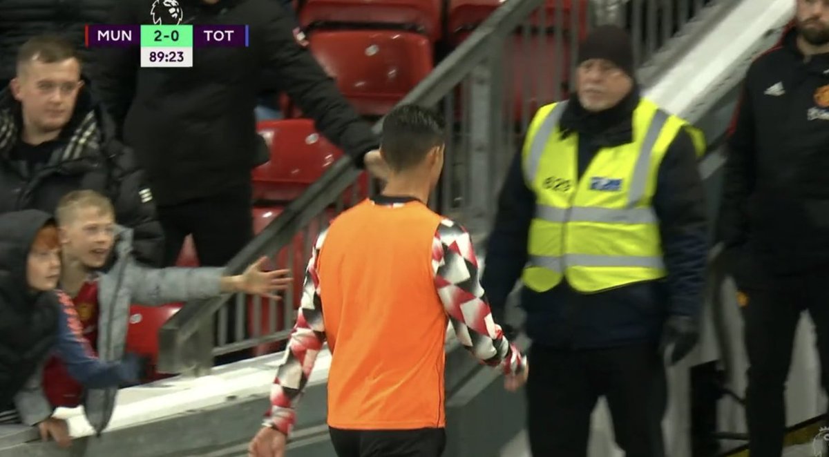 Footballtweet's tweet photo. Pissed off that his teammates have put in their best performance of the season without him. #MUNTOT 

🔴⚪ https://t.co/UI0rigRjpG