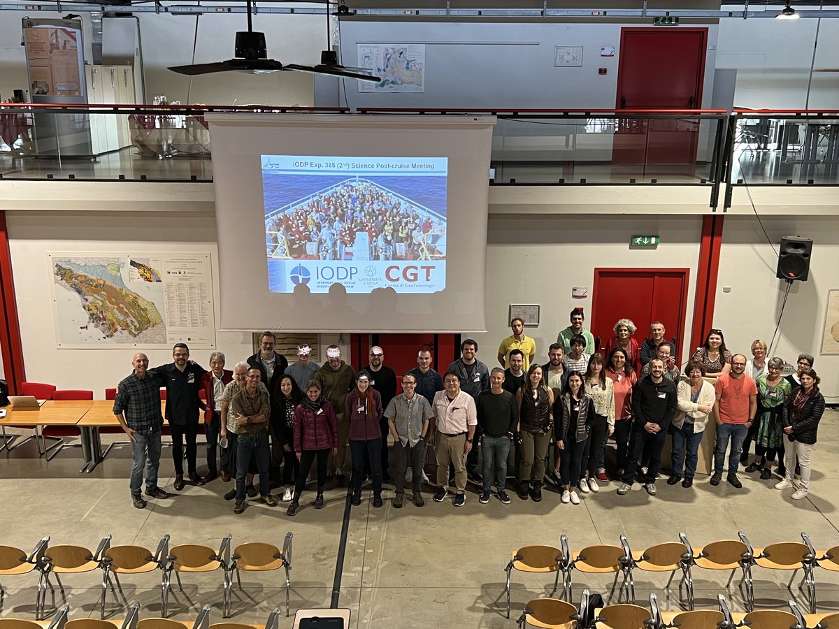 JRSO_IODP's tweet photo. Greetings from the #IODP #Exp385 2nd postcruise meeting being held at the @CgtUnisi Centro di GeoTecnologie of the @unisiena Università di Siena this week! Thanks to the great @CgtUnisi staff and #Exp385 scientists for making these Italian days so amazing! #JRSO #NSFfunded @NSF https://t.co/GBlOaQ8III