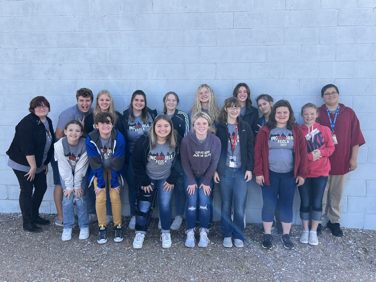 FCCLAOverton's tweet photo. IncREDible @OvertonEagles FCCLA! District Leadership Conference- 1st Place x4, 3rd Place x1, service to the community. ❤️🥇🥇🥇🥇🥉❤️ https://t.co/fnlawrWur2