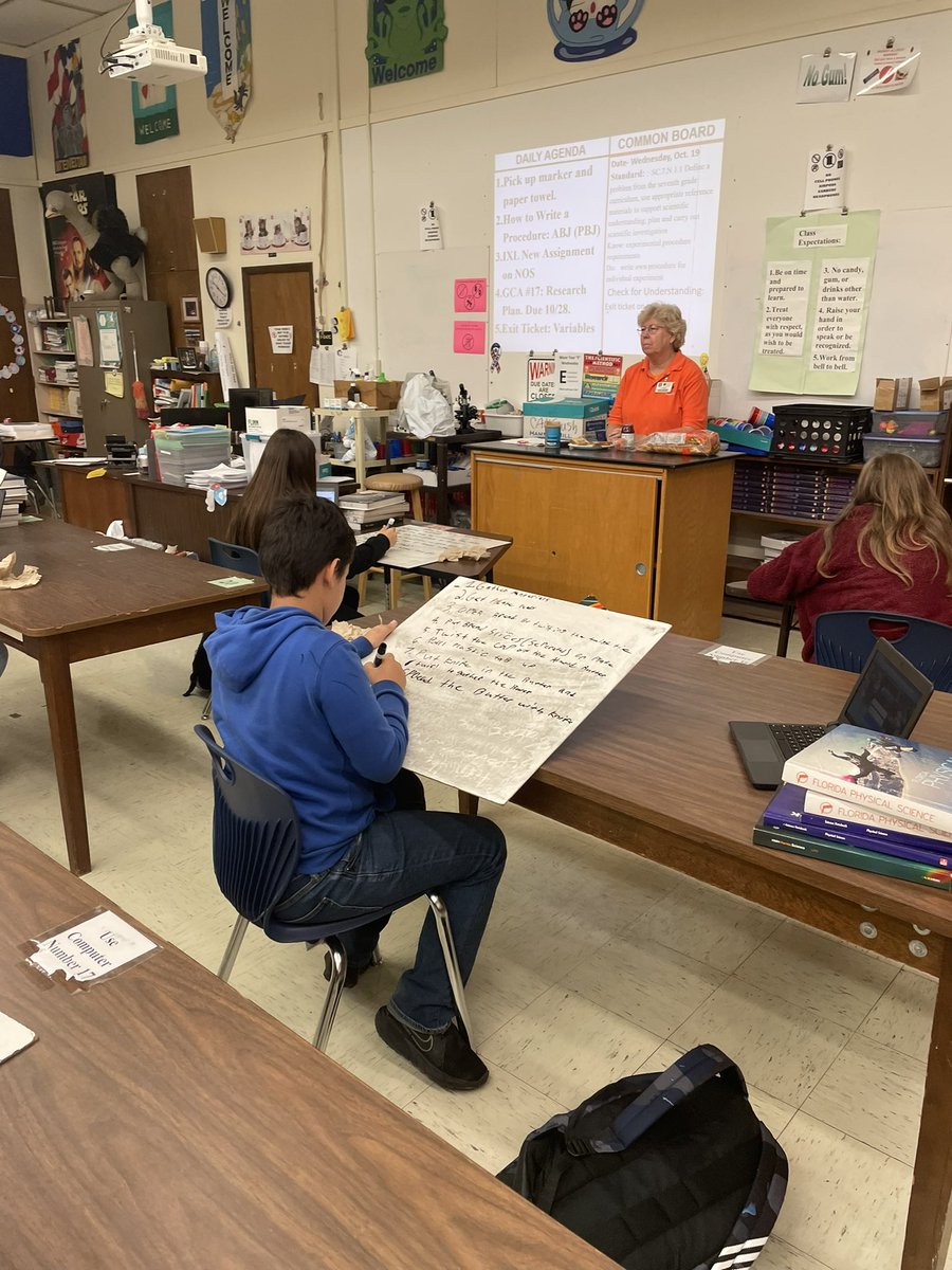 TreuliebT's tweet photo. Do you know how many steps it takes to make a pb&amp;j sandwich? Dr. Warren’s class does. Procedures need to be able to be replicated. #ScienceRocks #NorthSidePride @NMMScolts https://t.co/caQkKwvnGu