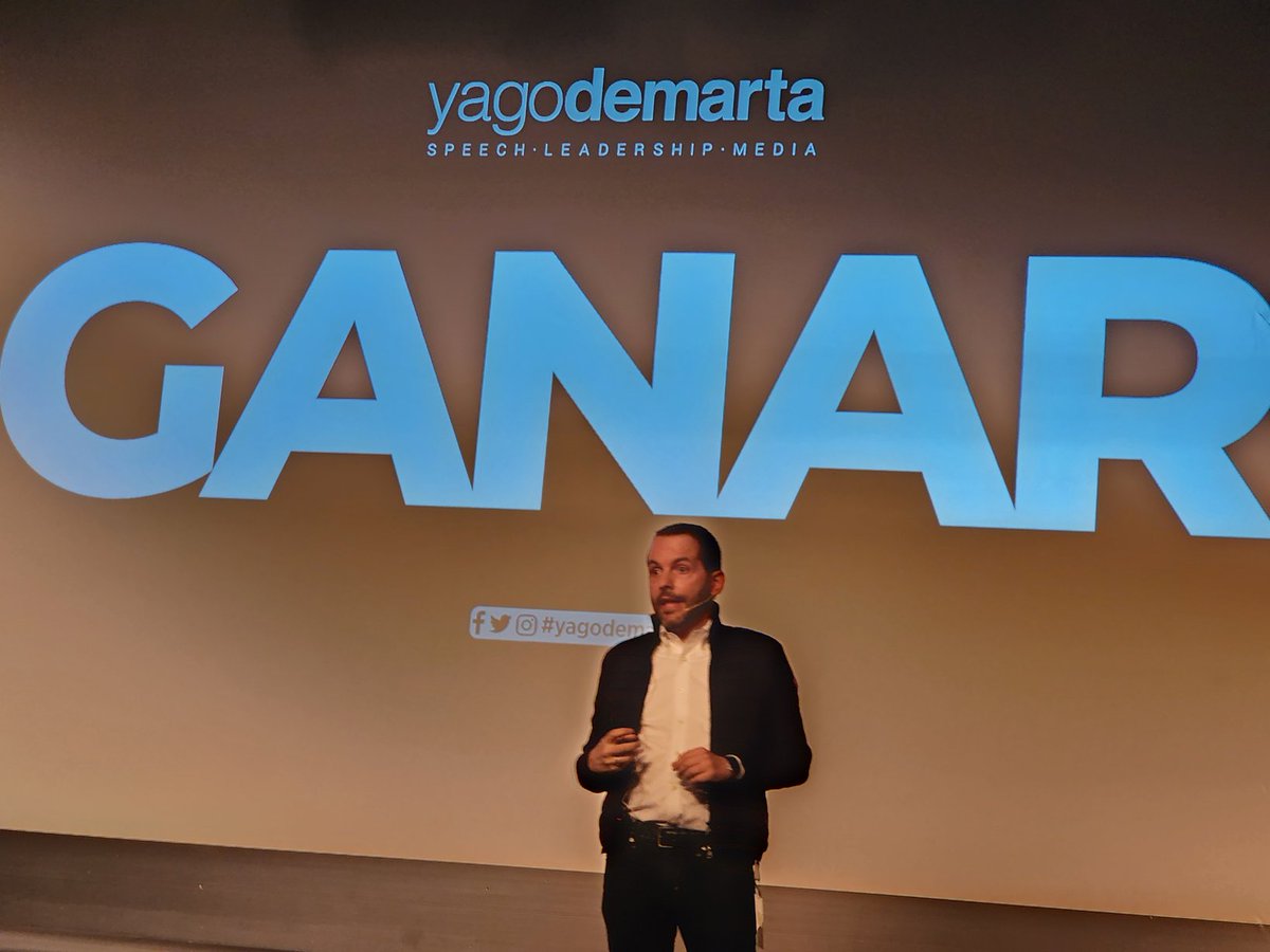 Escuchando al genial <a href="/YagodeMarta/">Yago de Marta</a>  en #CumbreCP