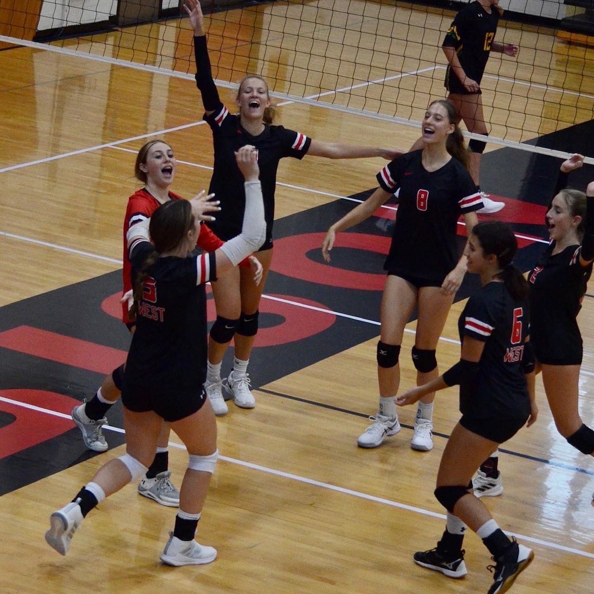 CoachHorstick's tweet photo. Congrats to JV on a fantastic season! #bvwvb🏐 #gojags🐾 https://t.co/iZxrpihXXW