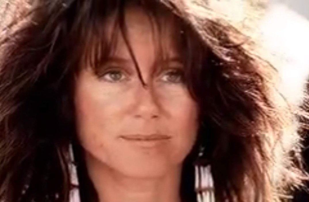 WWCSRD's tweet photo. WCW: #StandsWithAFist
#MaryMcDonnell
October 19, 1990 - #DWW premiered https://t.co/6Ts9TIN7u2