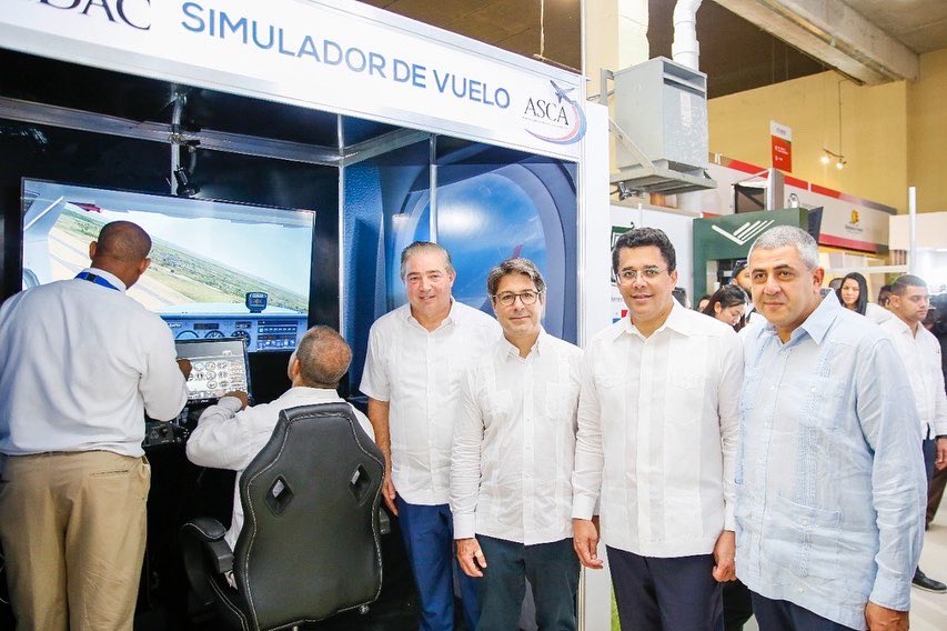 IDAC_RD's tweet photo. Porcella, hizo el señalamiento en el acto inaugural de la Exposición Comercial de la Asociación Dominicana de Hoteles y Turismo @AsonahoresRD donde el IDAC puso en servicio un simulador de vuelo con la presencia del ministro @DavidColladoM https://t.co/nth0ujFiWl